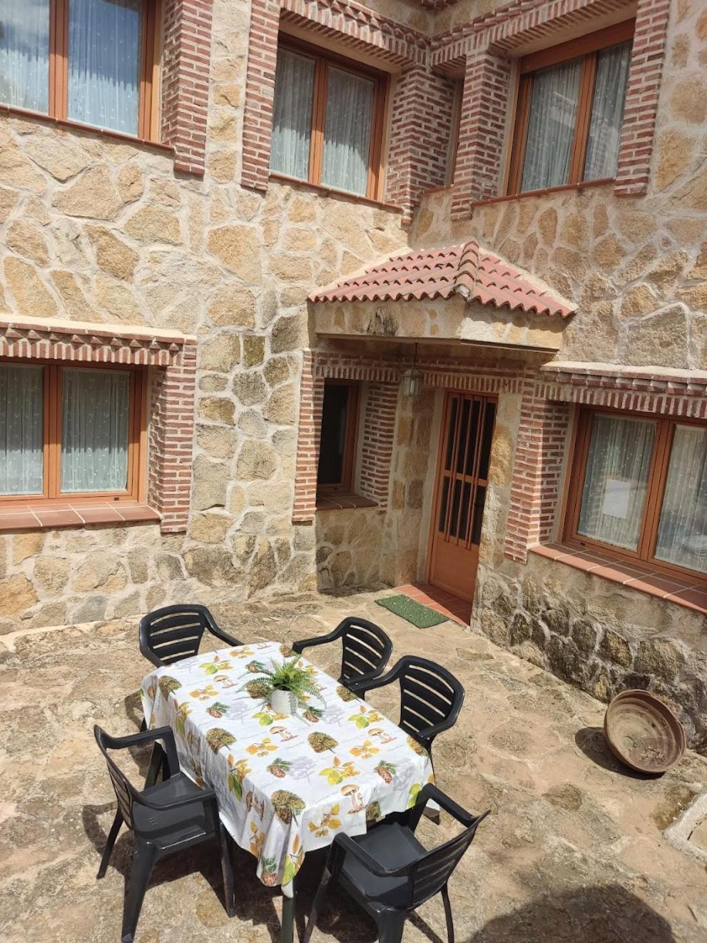 Casa Rural El Pajar Навалуенґа Екстер'єр фото